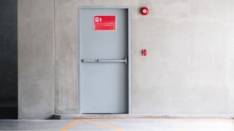 Niezbędny element drzwi ewakuacyjnych: Przycisk ewakuacyjny