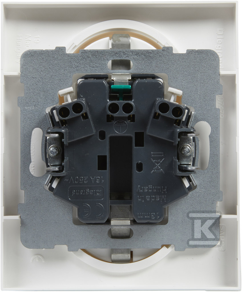 Розетка SCHUKO 2x2P+Z з затвором - - 721126