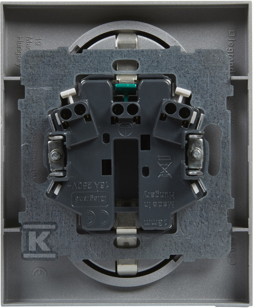 Розетка SCHUKO 2x2P+Z з жалюзі - - 721326