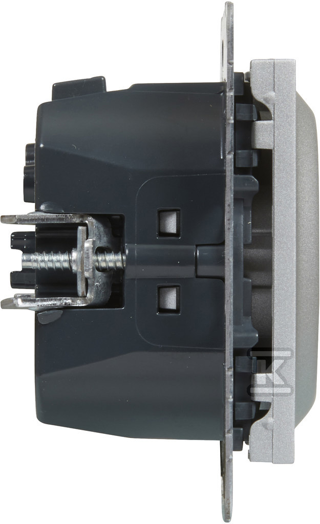 Розетка SCHUKO 2P+Z - 16 A - 250 V ~ - - 721329