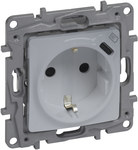 Gniazdo 2P+Z Płaskie 16 A - 250 V~ + Usb Typ C W Plakietce (Z Przesłoną, Zaciski Automatyczne) Aluminium, Niloe Selection