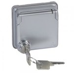 Adapter do osprzetu Mosaic z klapka blokowaną kluczem - IP55