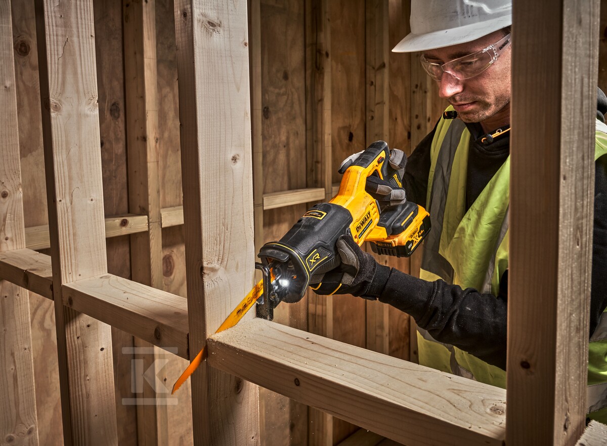 Шабельна пила 18V XR з безщітковим - DCS382N-XJ