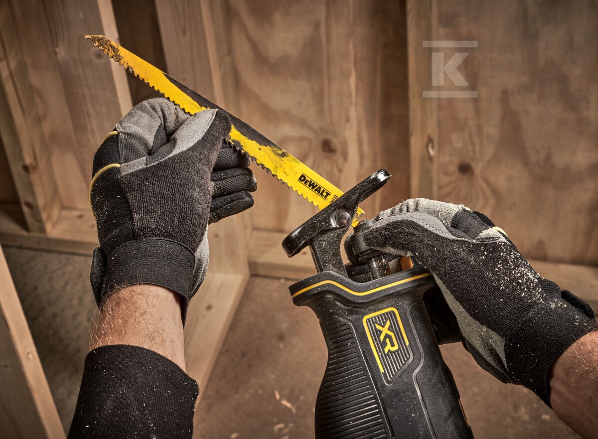 Шабельна пила 18V XR з безщітковим - DCS382N-XJ