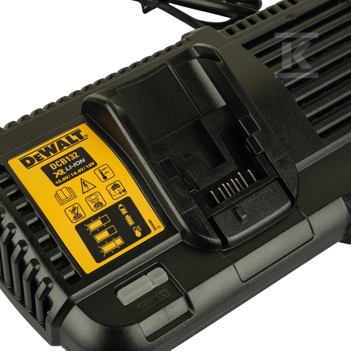 Зарядний пристрій багатовольтний XR 4A - DCB132-QW