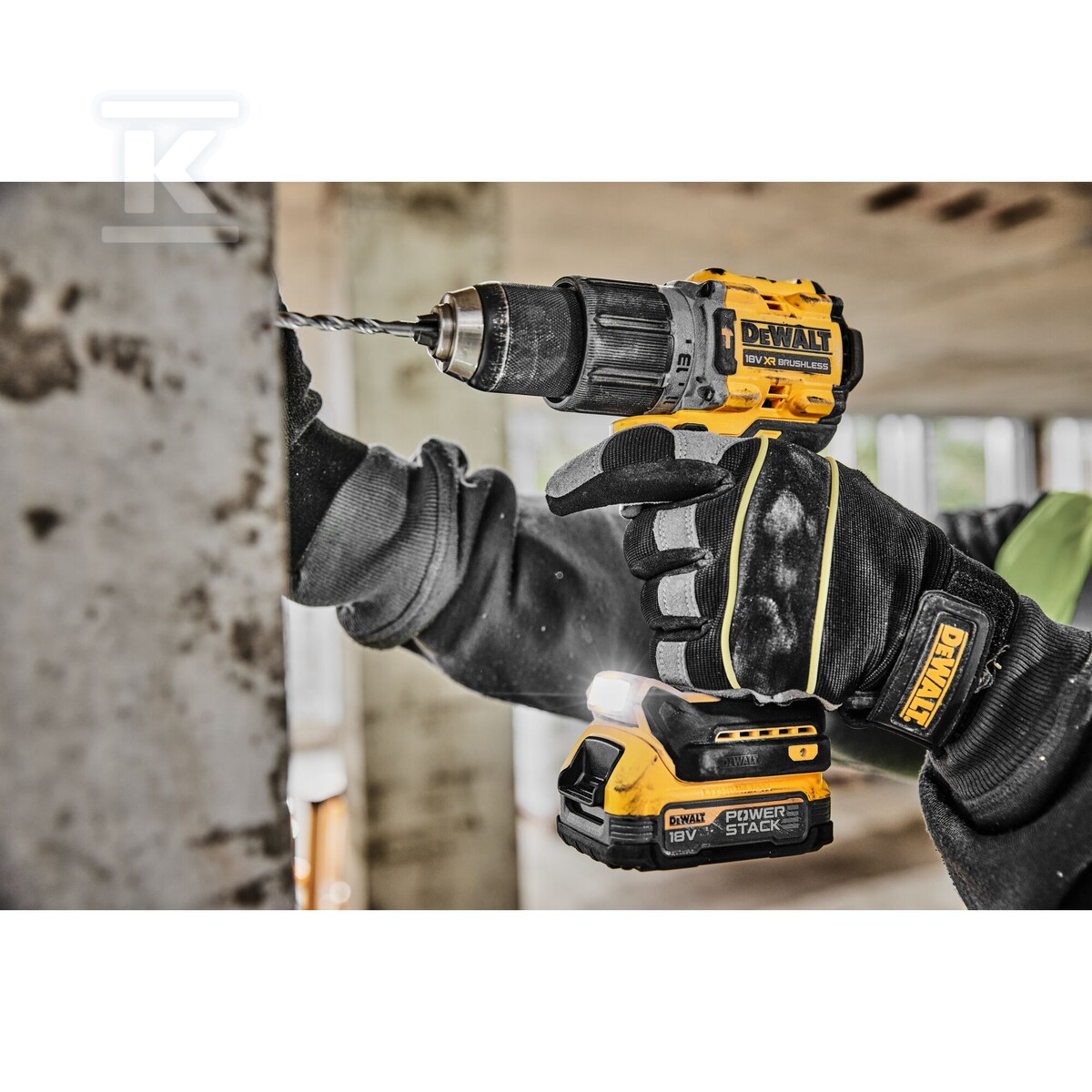 Дриль-шуруповерт ударний DEWALT XR 18V - DCD805NT-XJ