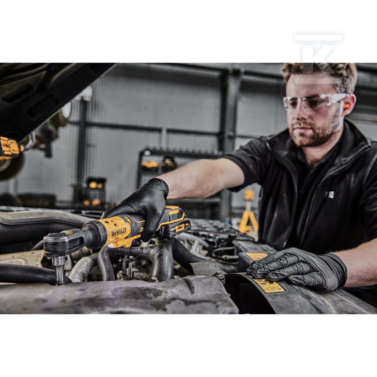 Акумуляторний гайковерт DEWALT XR 18V - DCF512N-XJ