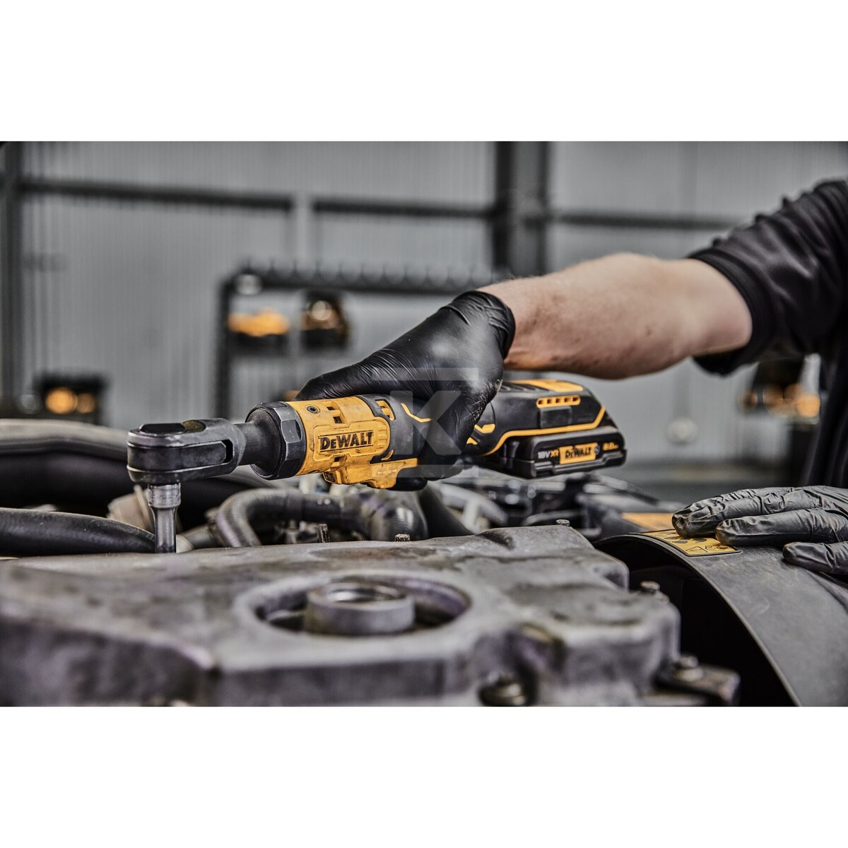Акумуляторний гайковерт DEWALT XR 18V - DCF512N-XJ