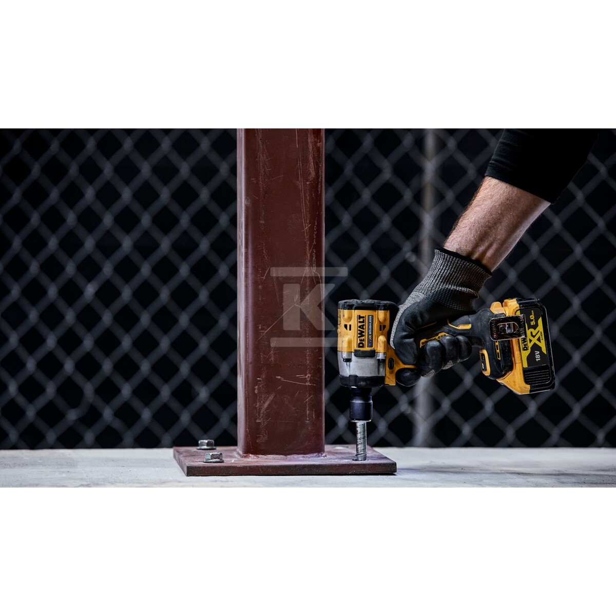 Імпульсний гайковерт DEWALT XR 18V - DCF921P2T-QW