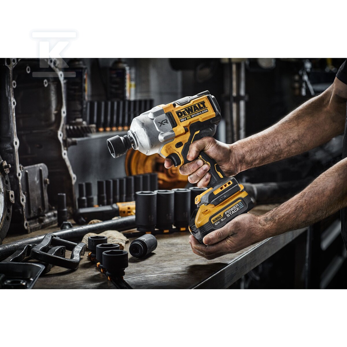 Імпульсний гайковерт DEWALT XR 18V - DCF961H2T-QW