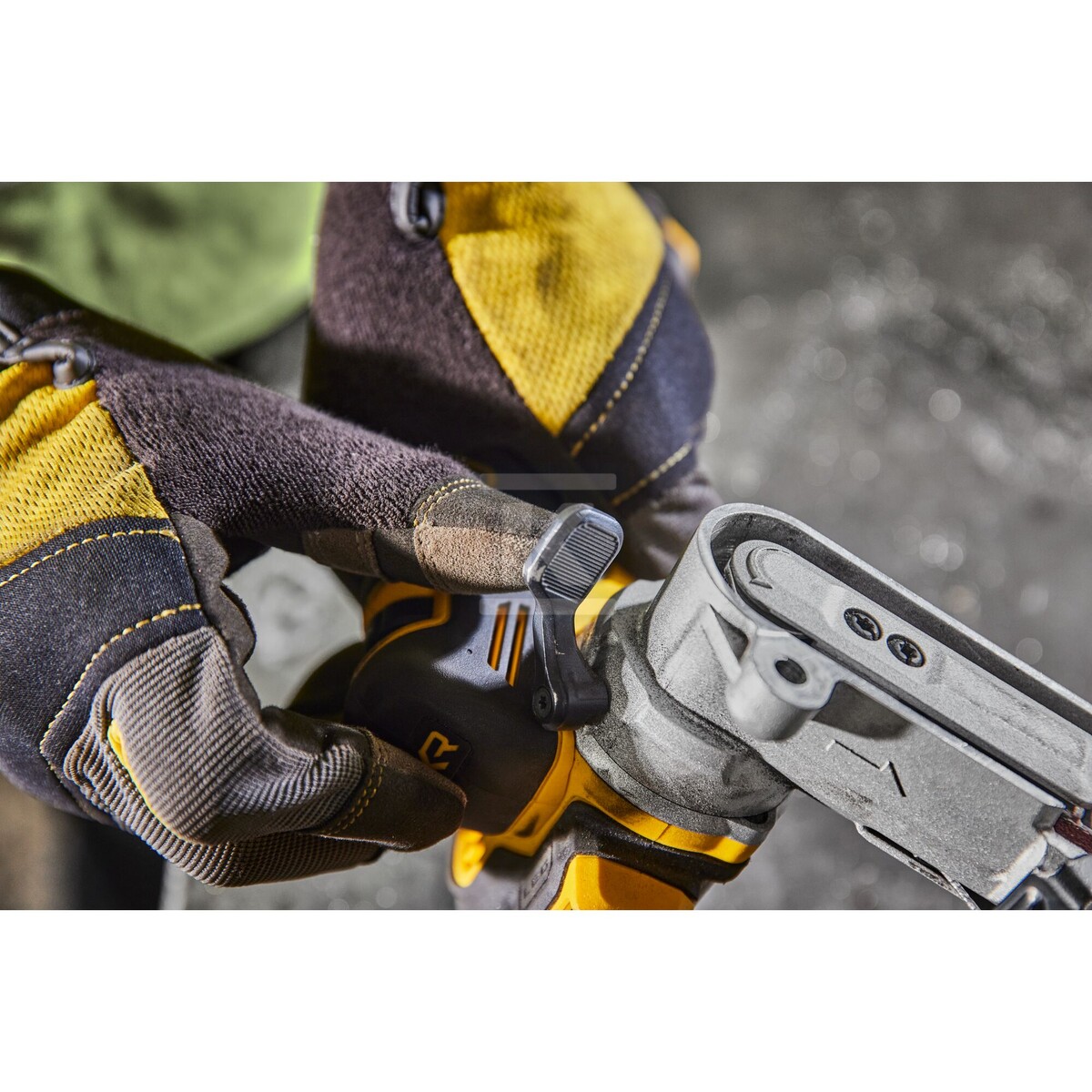 Стрічковий пилкоріз POWERSTACK 18V XR - DCM200E2T-QW