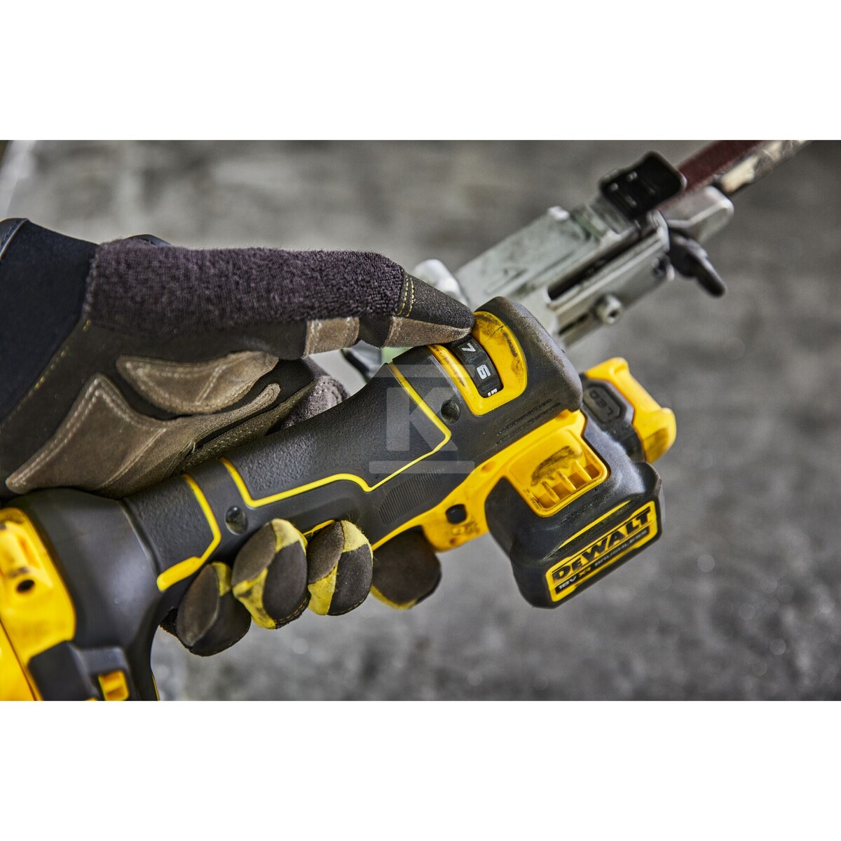 Стрічковий пилкоріз TSTAK 18V XR - DCM200NT-XJ