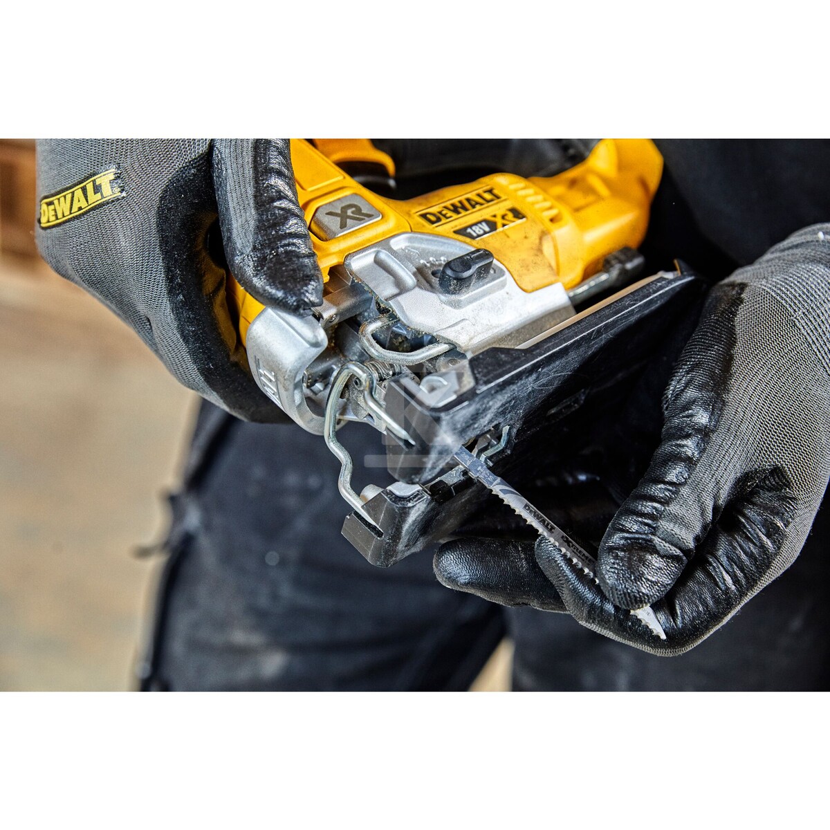 Шабельна пила DEWALT 18V XR - DCS334N-XJ