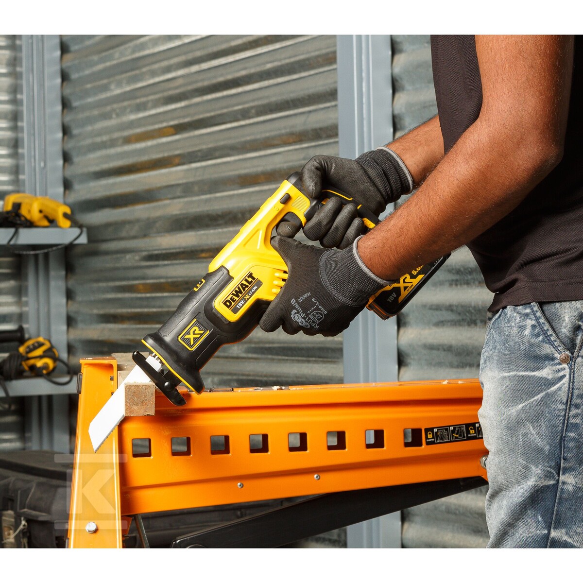 Pilarka szablowa DEWALT 18V XR 2 X 5Ah - DCS367P2-QW
