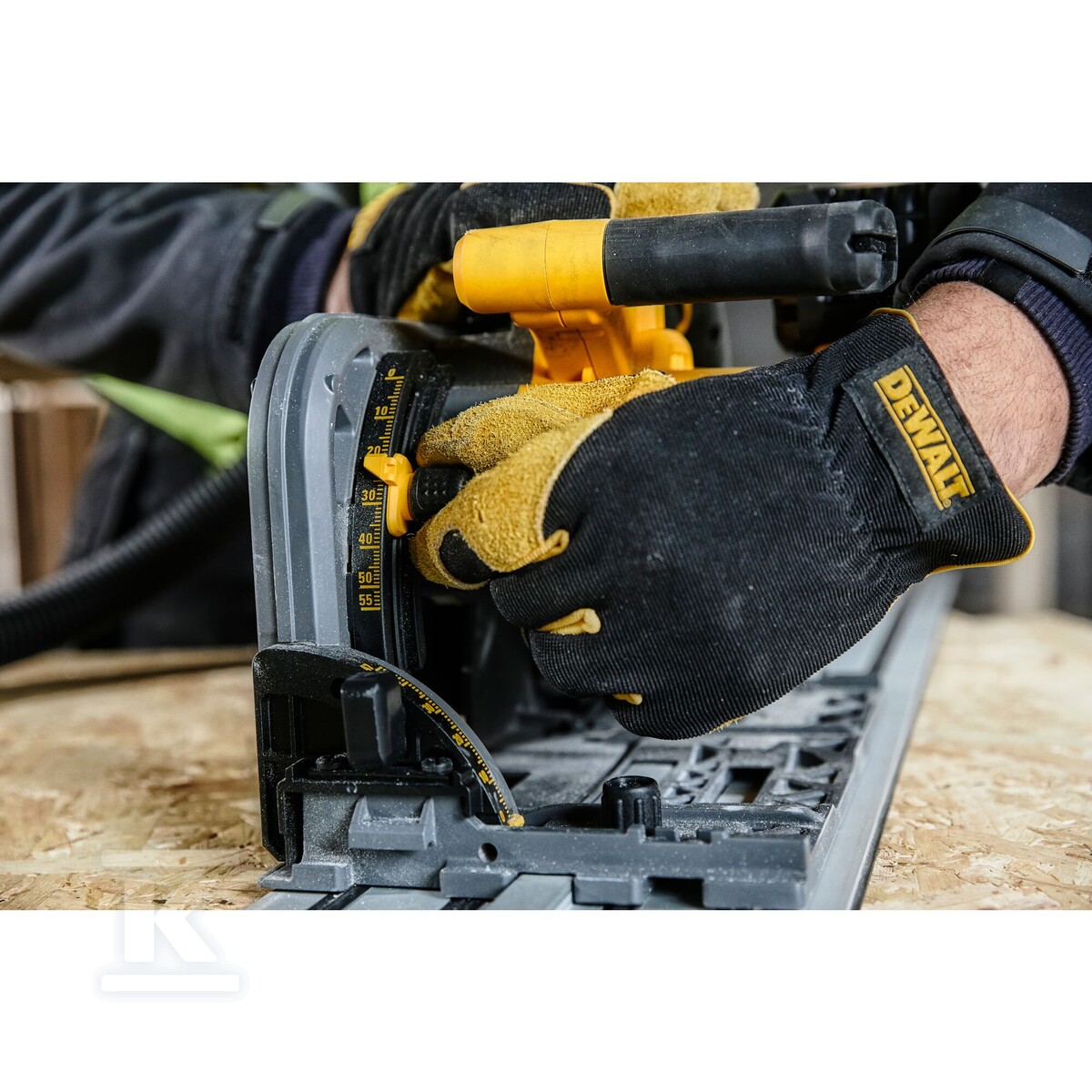 Pilarka tarczowa 54V XR FLEXVOLT 165 mm - DCS520NT-XJ