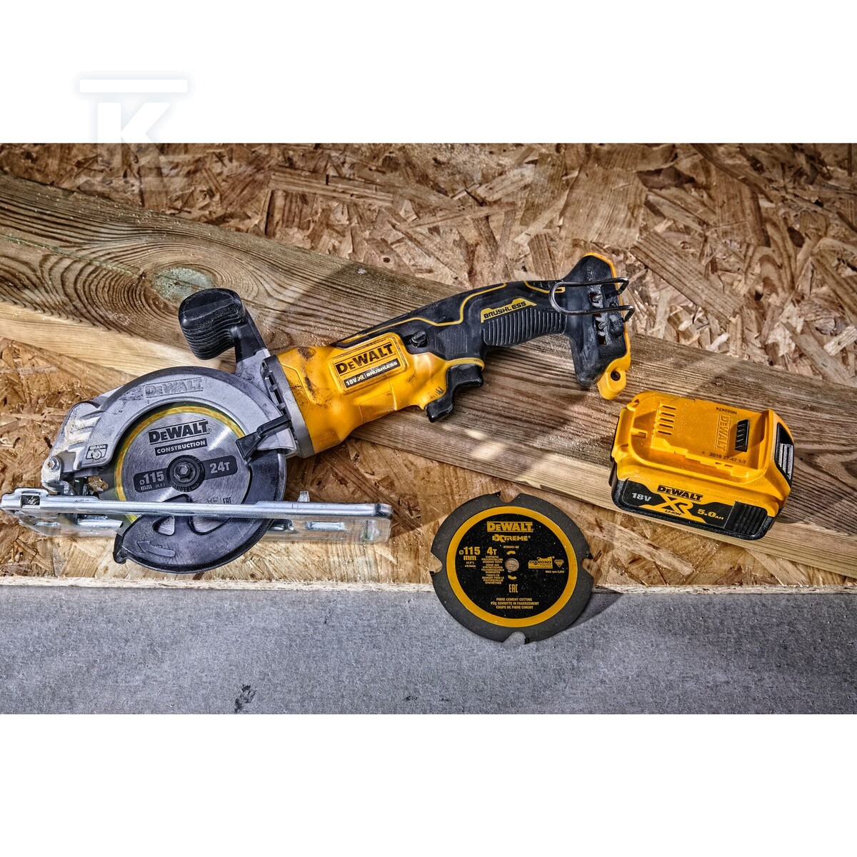 Компактна дискова пила 115мм DEWALT 18V - DCS571NT-XJ