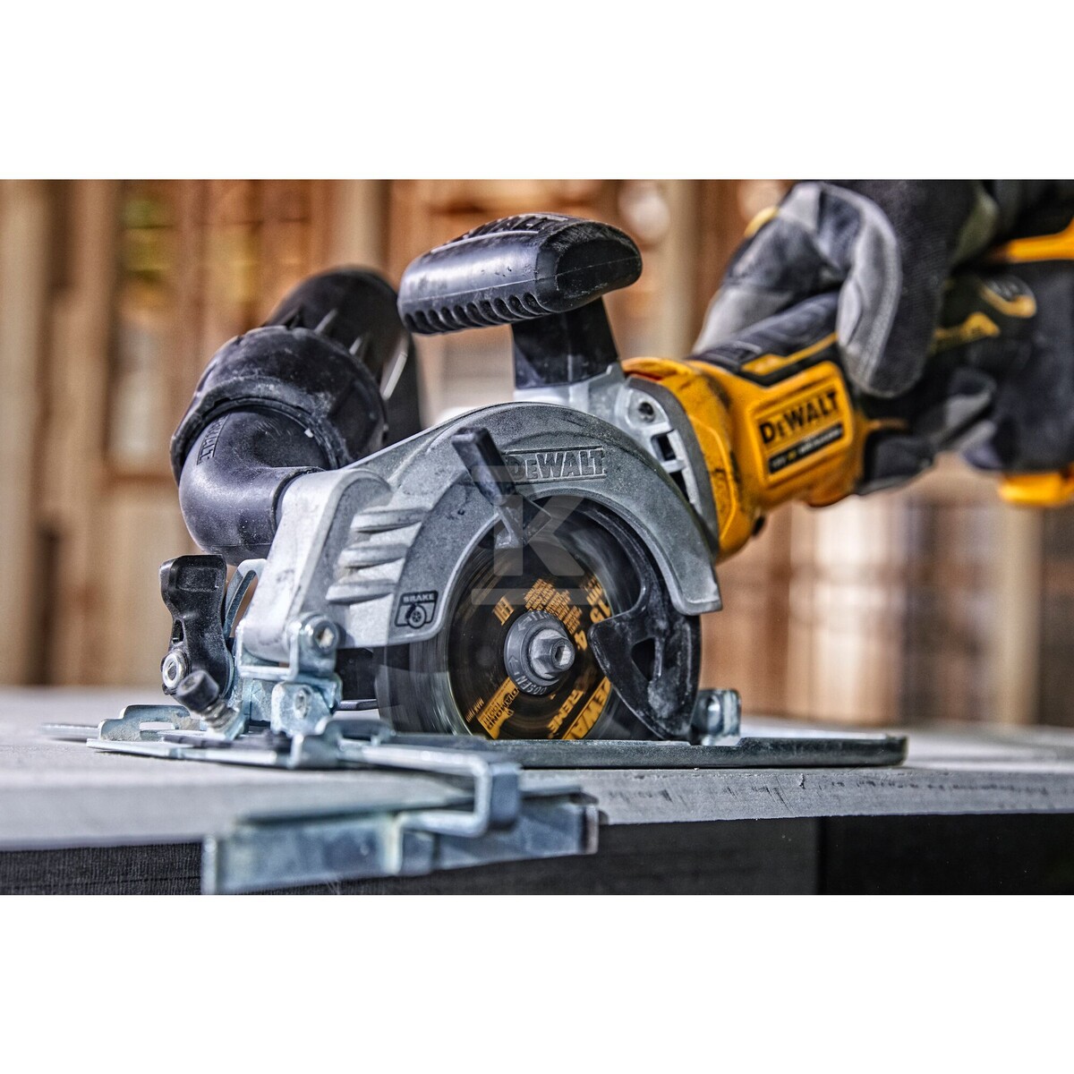 Компактна дискова пила 115мм DEWALT 18V - DCS571N-XJ