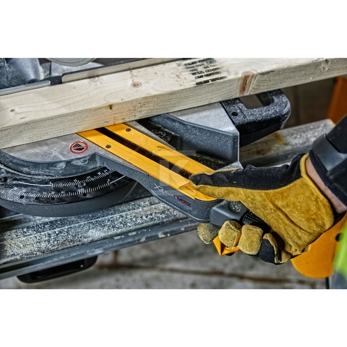 Торцювальна пила DEWALT XR FLEXVOLT 54V - DCS777T2-QW