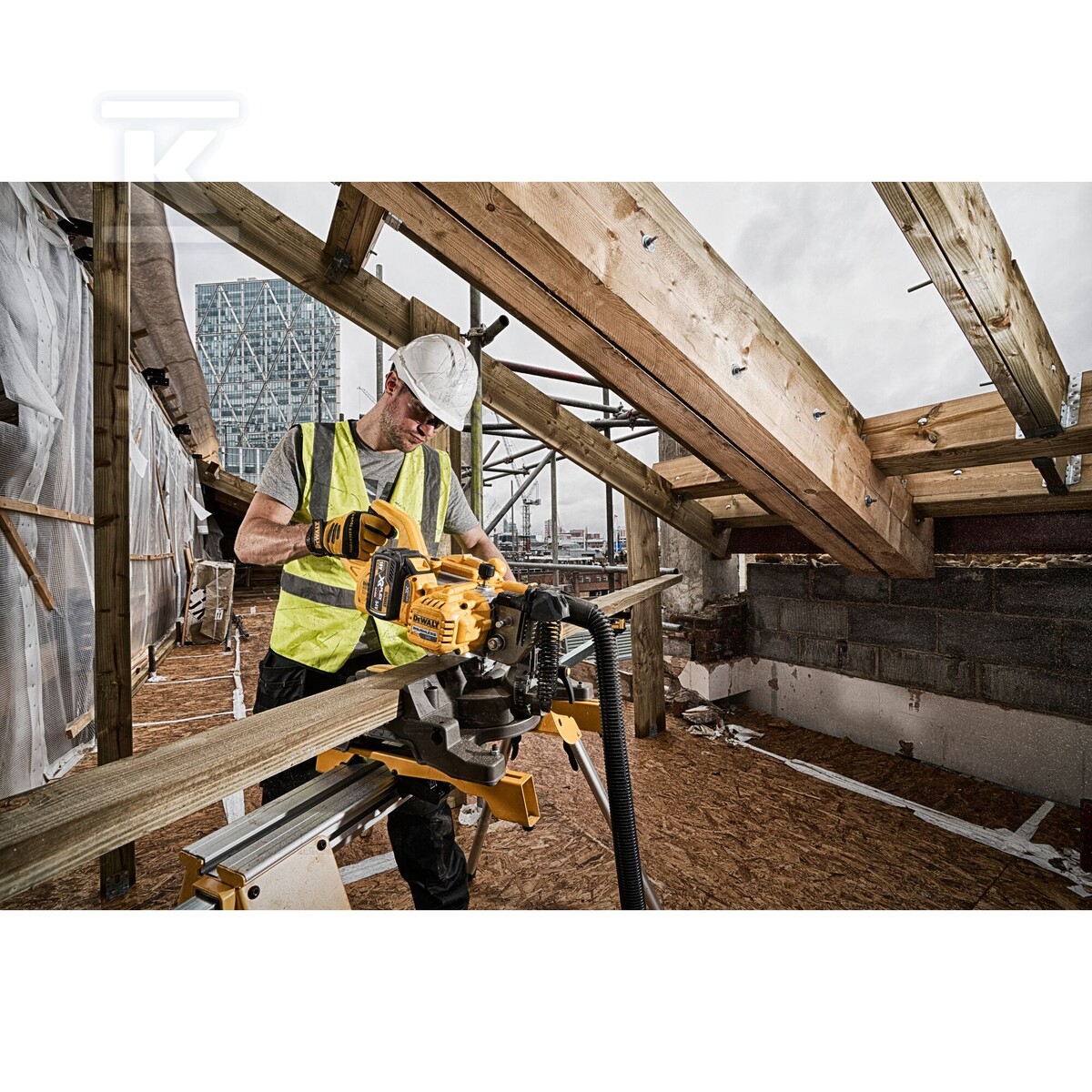 Торцювальна пила DEWALT XR FLEXVOLT 54V - DCS777T2-QW