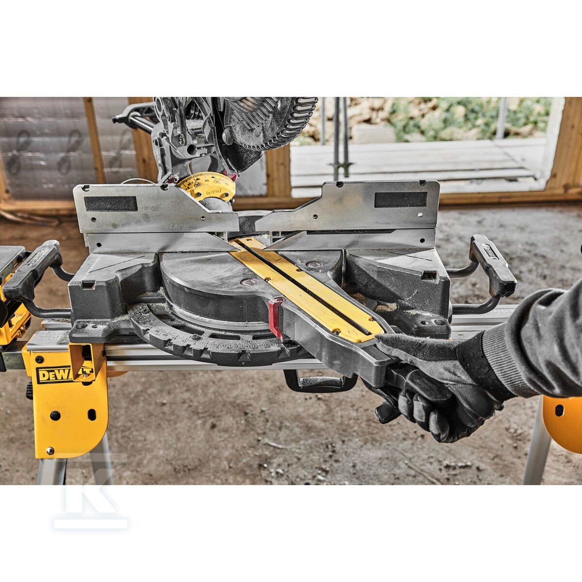 Торцювальна пила DEWALT XR FLEXVOLT 54V - DCS781X2-QW