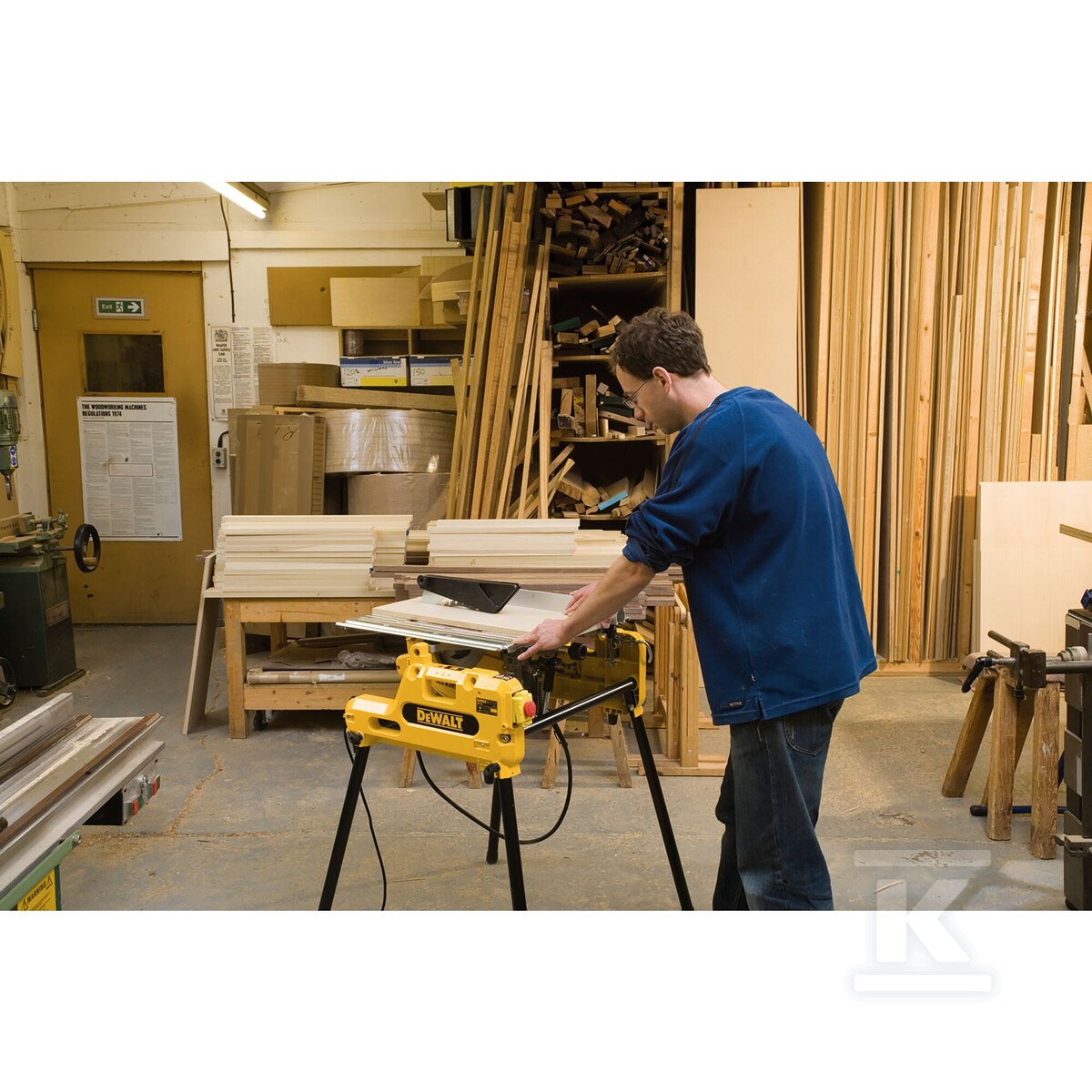 Універсальна відрізна пила зворотна 250 - DW743N-QS