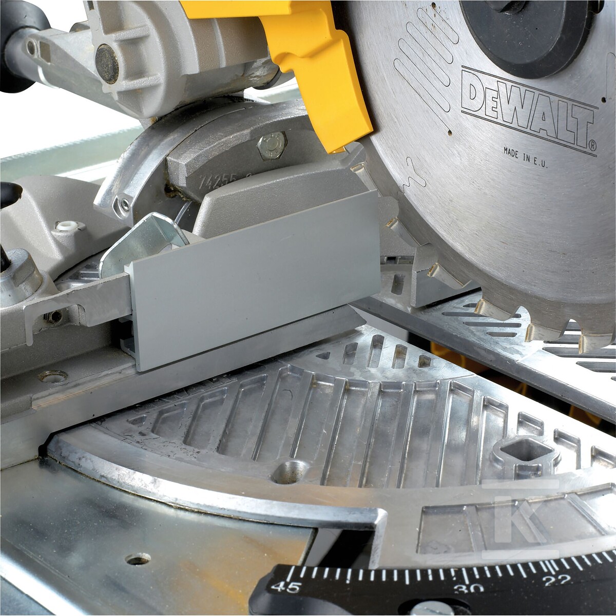 Універсальна відрізна пила зворотна 250 - DW743N-QS