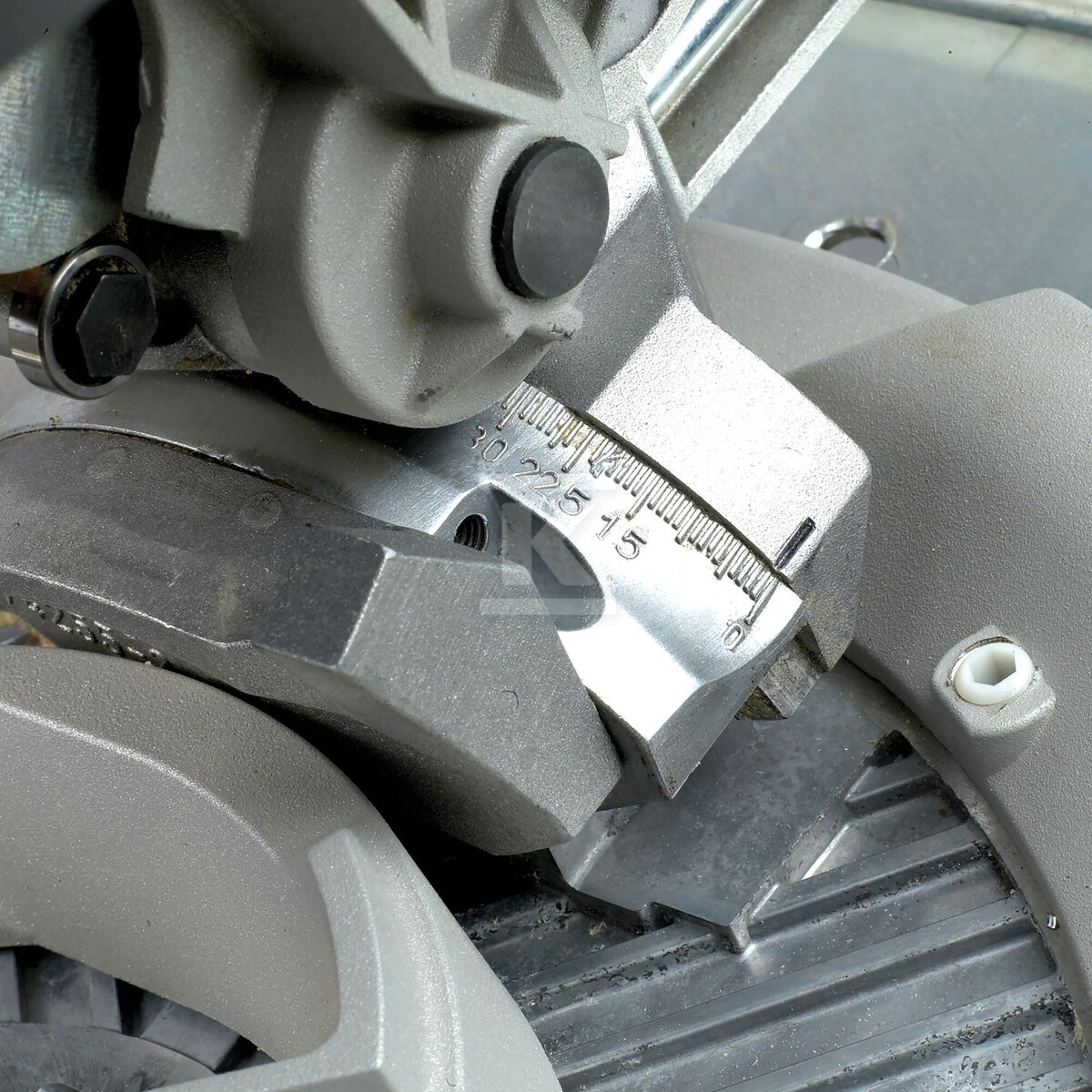 Універсальна відрізна пила зворотна 250 - DW743N-QS