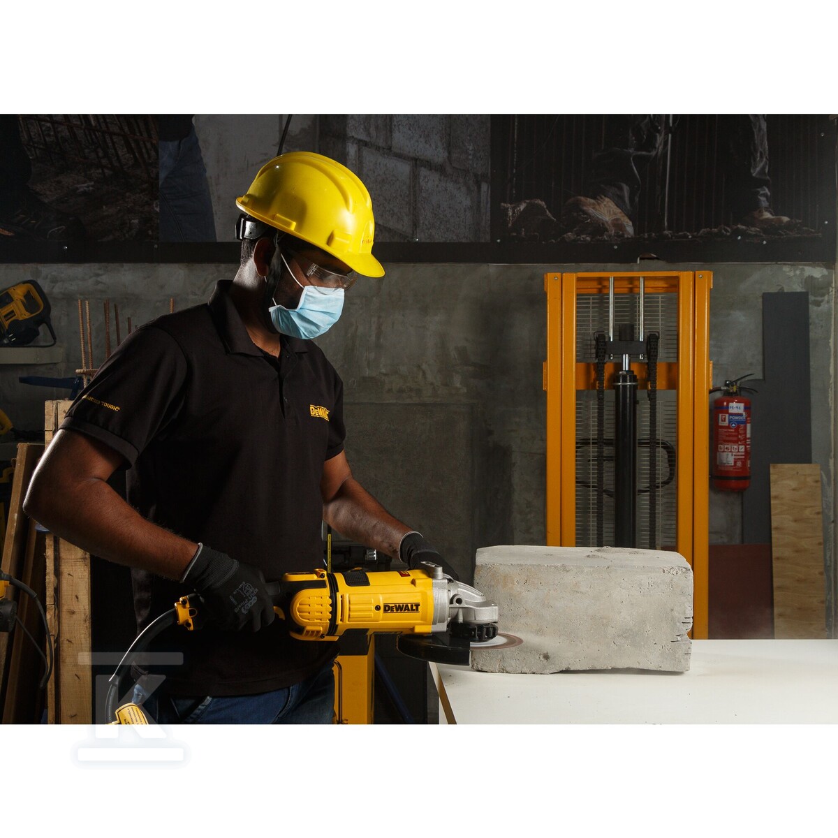 Кутова шліфувальна машина 230 мм, 2600 - DWE4579-QS