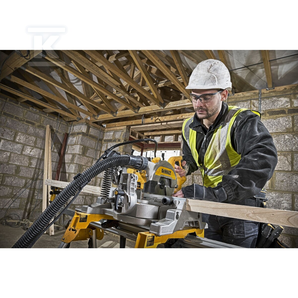 Торцювальна пила 216 мм 1800W DWS777-QS - DWS777-QS