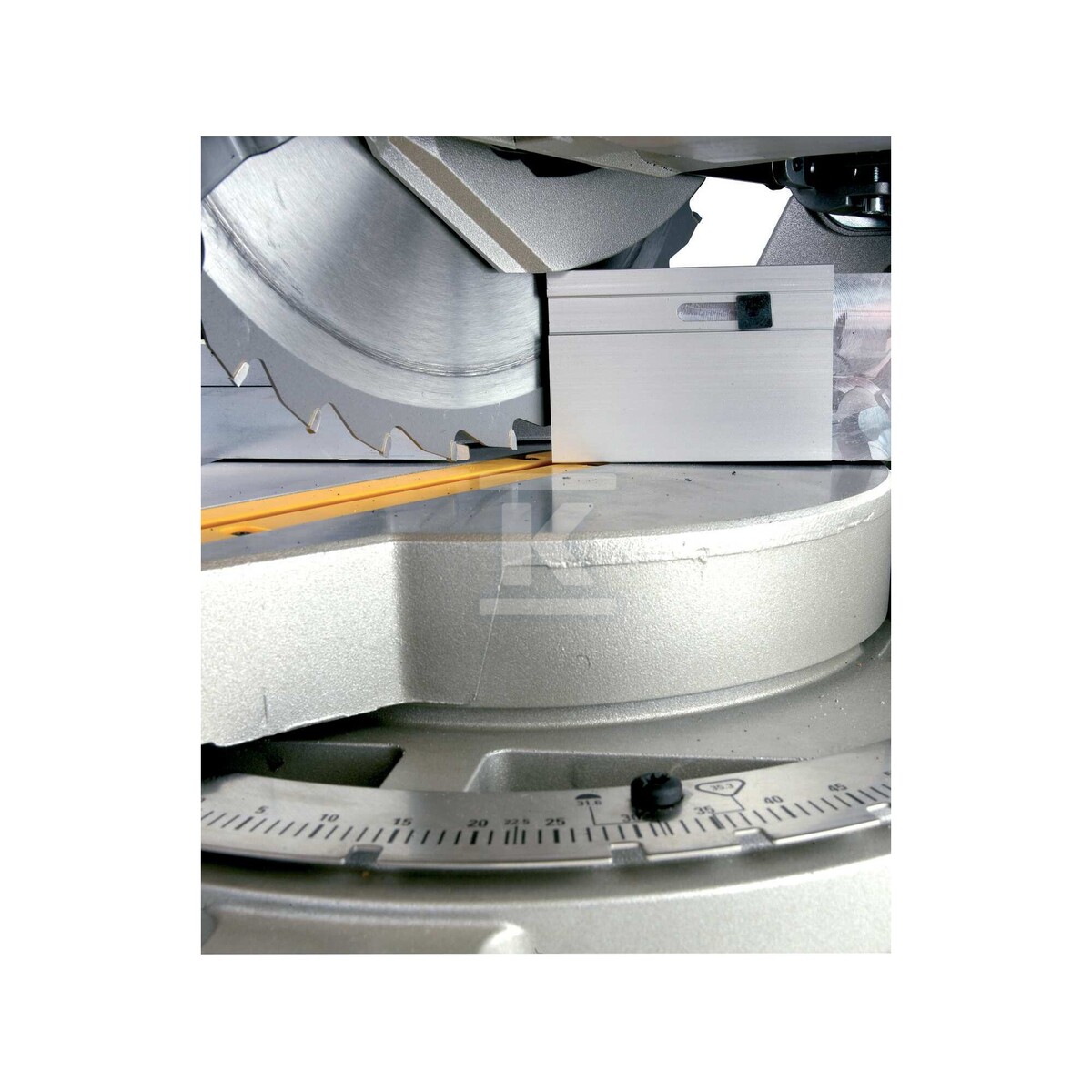 Торцювальна пила стільничного типу 305 - D27111-QS