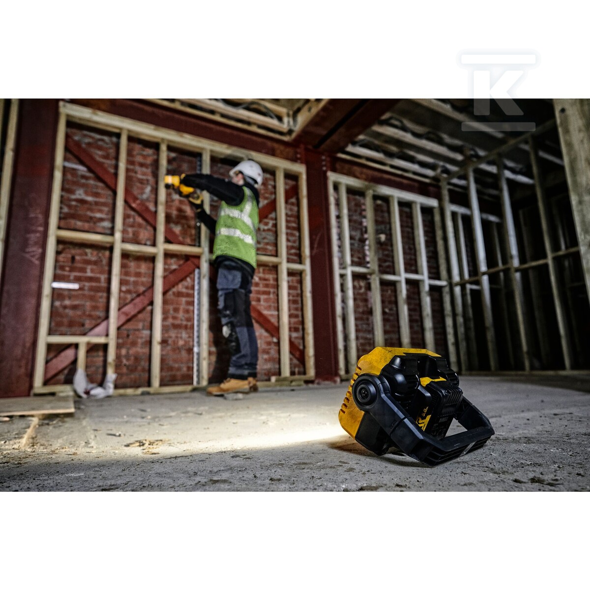 Компактна LED лампа 18V XR DCL077-XJ - DCL077-XJ