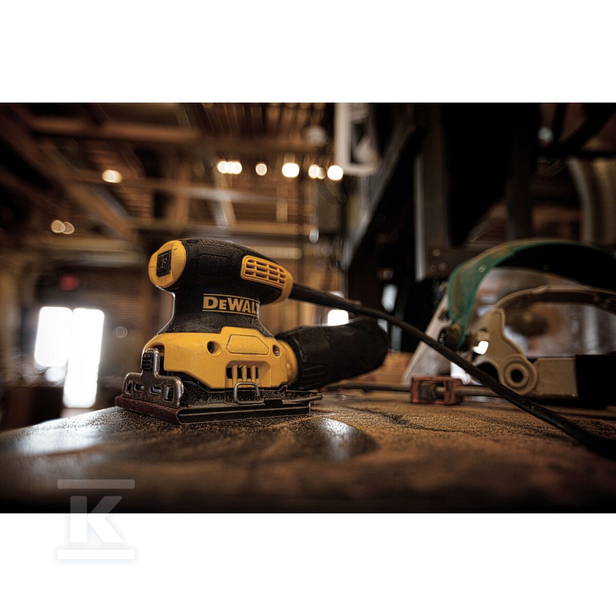 Вібраційна шліфувальна машина 1/4" 230W - DWE6411-QS