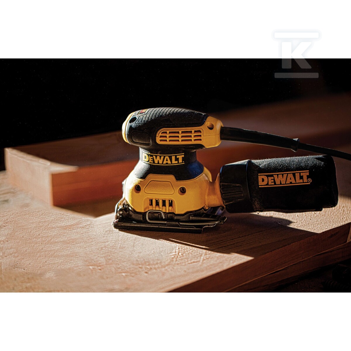 Вібраційна шліфувальна машина 1/4" 230W - DWE6411-QS