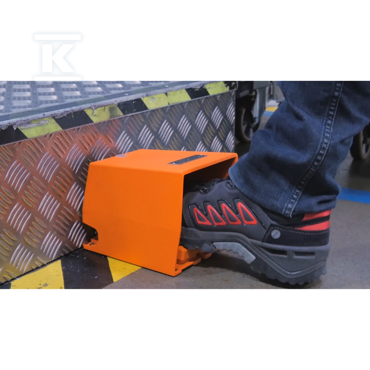 Одинарний ножний перемикач без кришки - XPER110