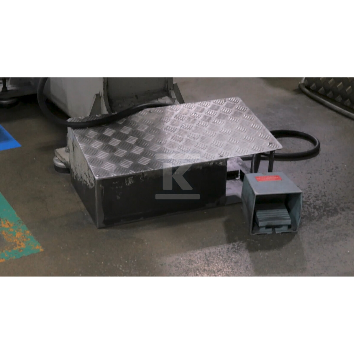 Перемикач одинарний з кришкою, синій - XPEM311