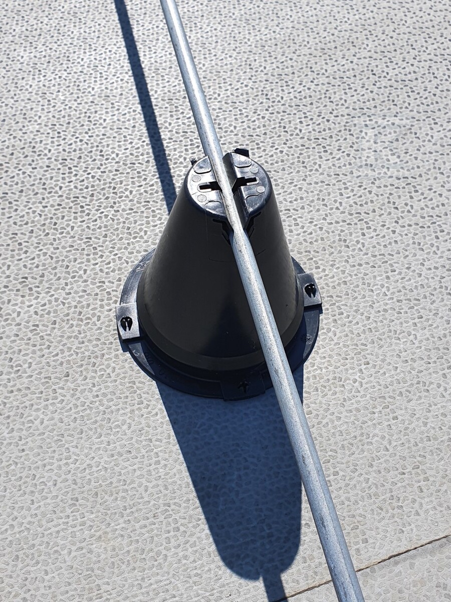 Uchwyt betonowy w tworzywie h=10,5cm - AH12140P