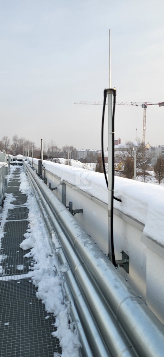 Maszt mocowany do ściany/konstrukcji - AH40601