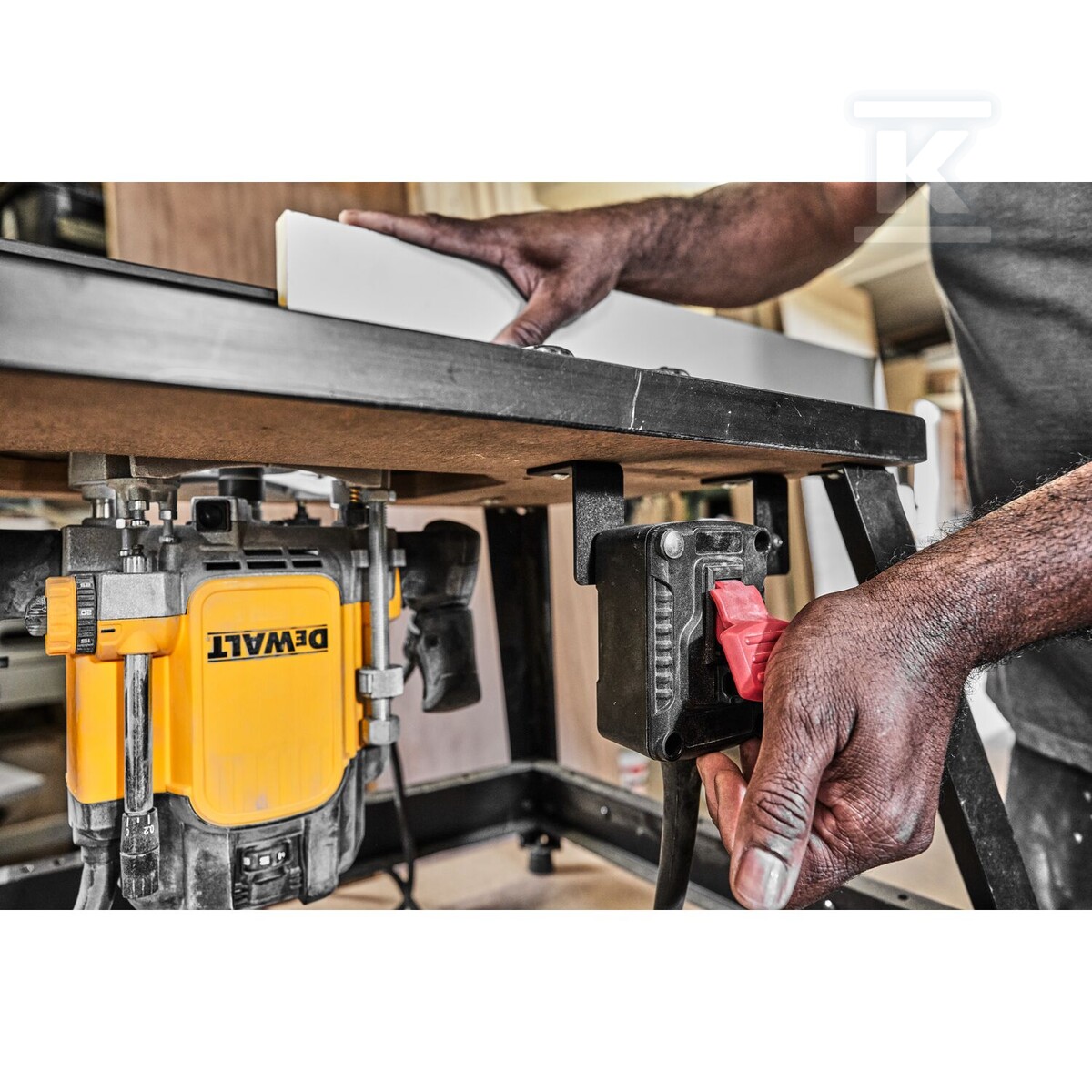 Фрезер DEWALT 2300W із зовнішнім - DWE627KT-QS