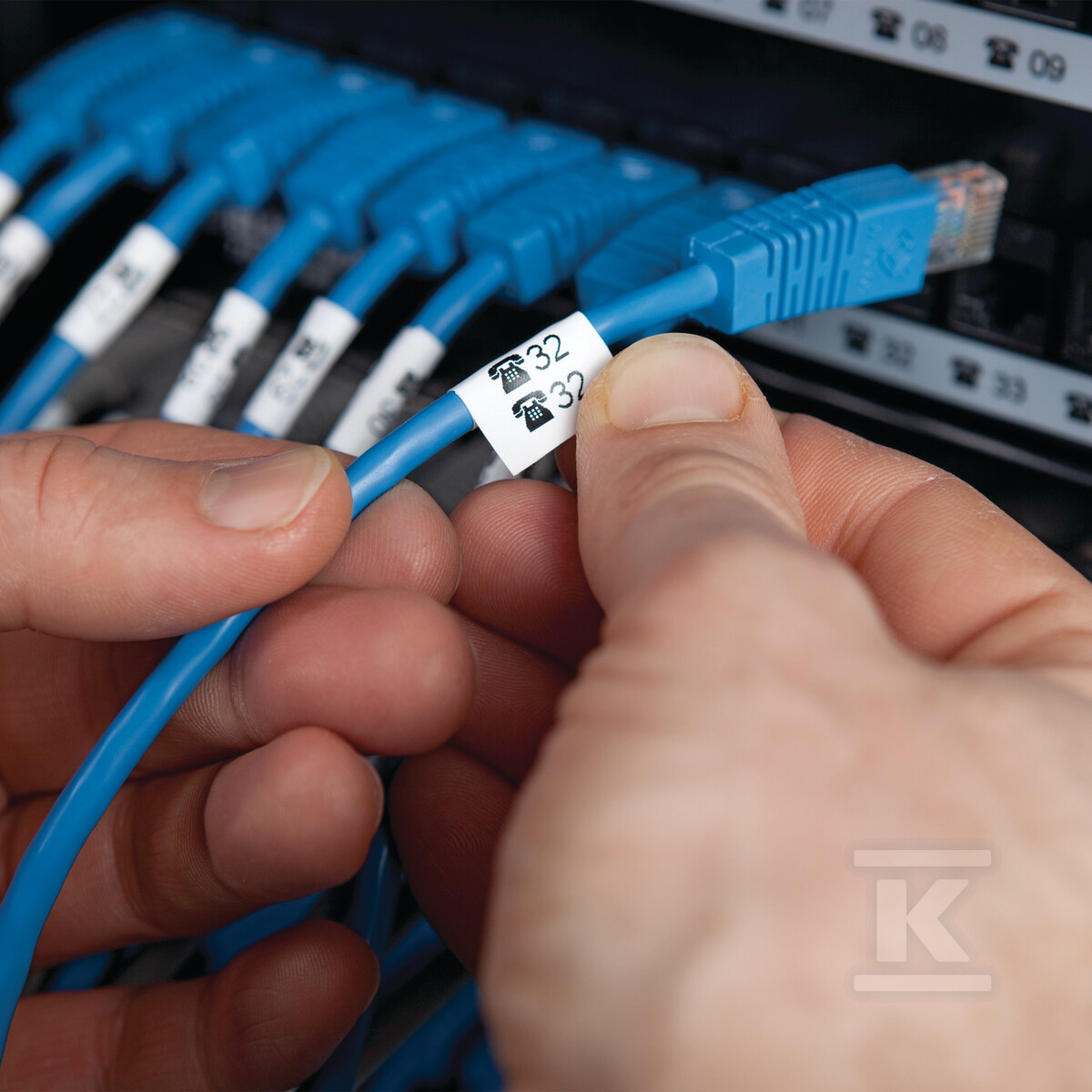 Біла вінілова стрічка 19 мм - 18445