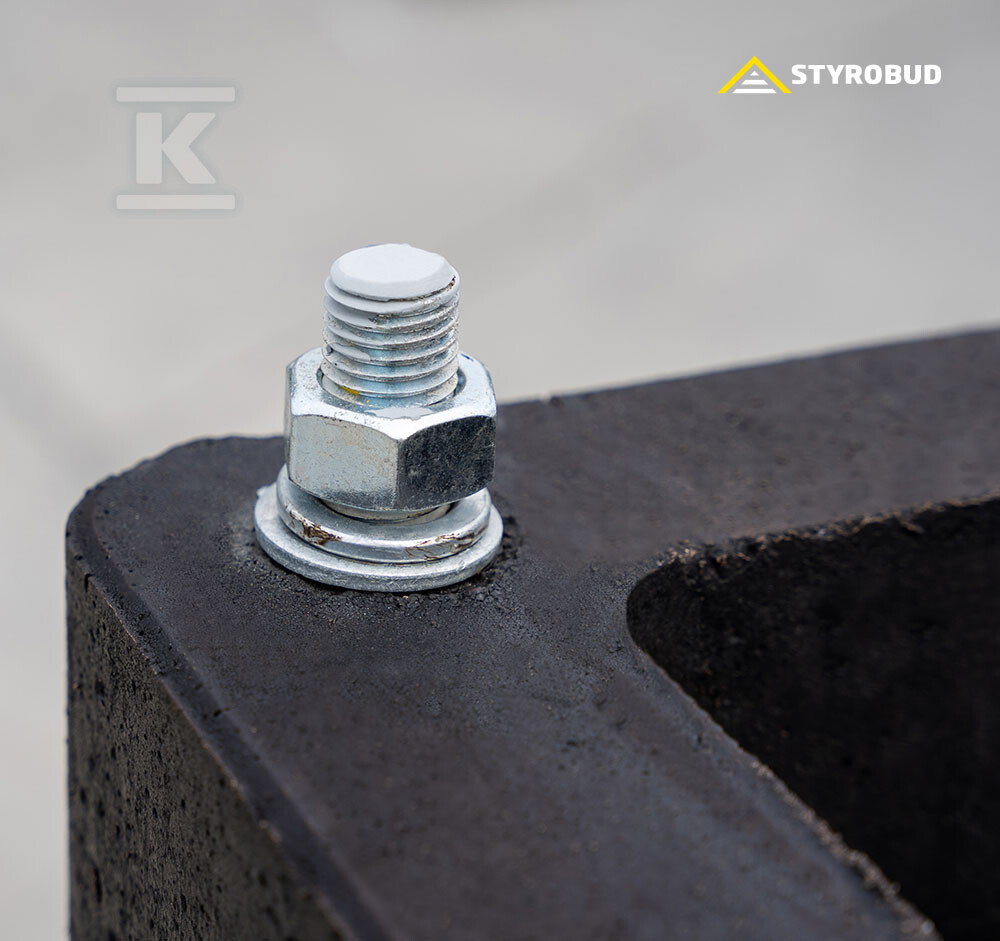 Фундамент бетонний Б-70 з монтажними - 7588