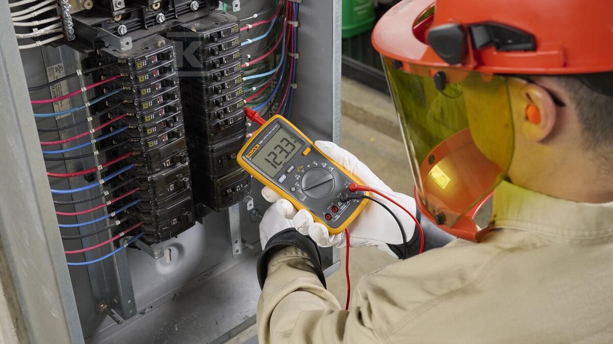 Цифровий мультиметр Fluke 15B+ - 6101376