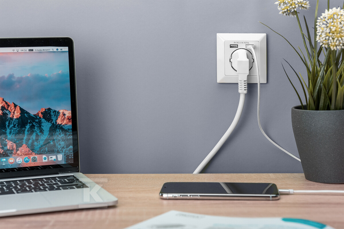 Safety Wall Outlet, 2x USB, USB output - DA-70613