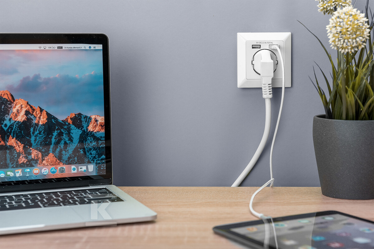 Safety Wall Outlet, 2x USB, USB output - DA-70613