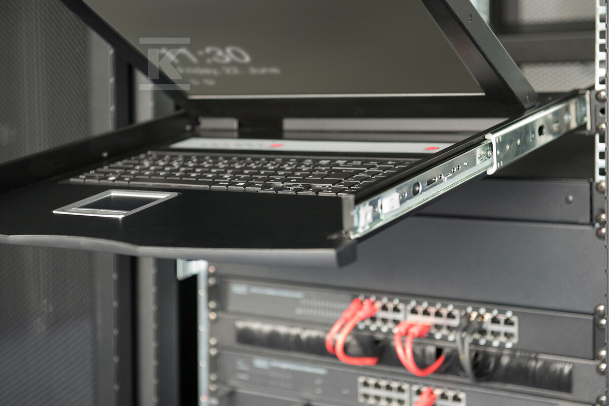 Konsola modularna KVM 17'' LCD TFT, 16 - DS-72210-3US