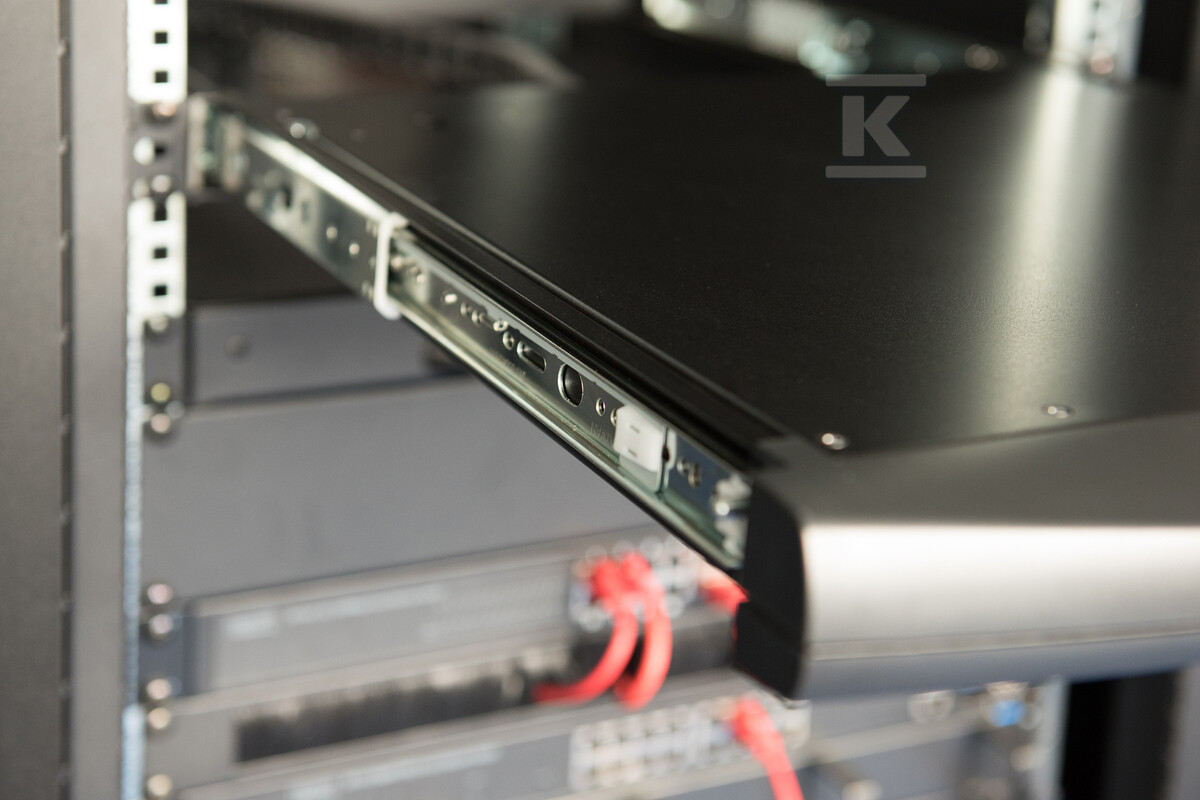 Konsola modularna KVM 17'' LCD TFT, 8 - DS-72210-2US
