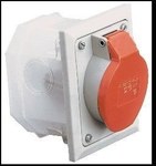 16A socket 3P+N+Z IP44 insulated p / t 220/380V