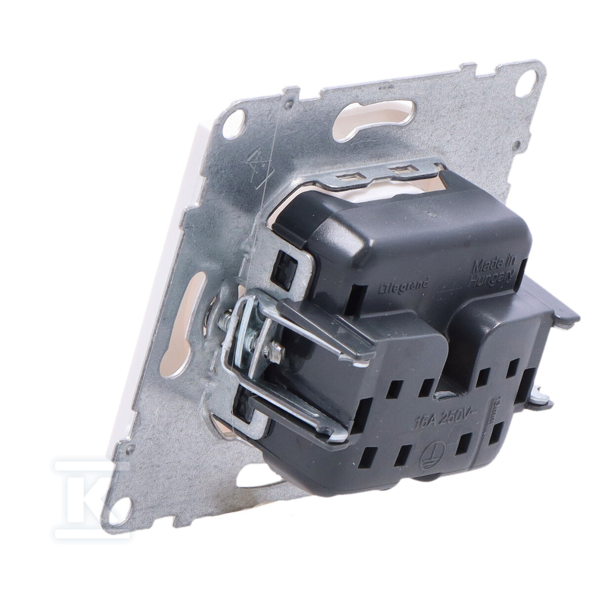 Розетка 2P+Z - - 16 A - 250 V ~ - - 721181