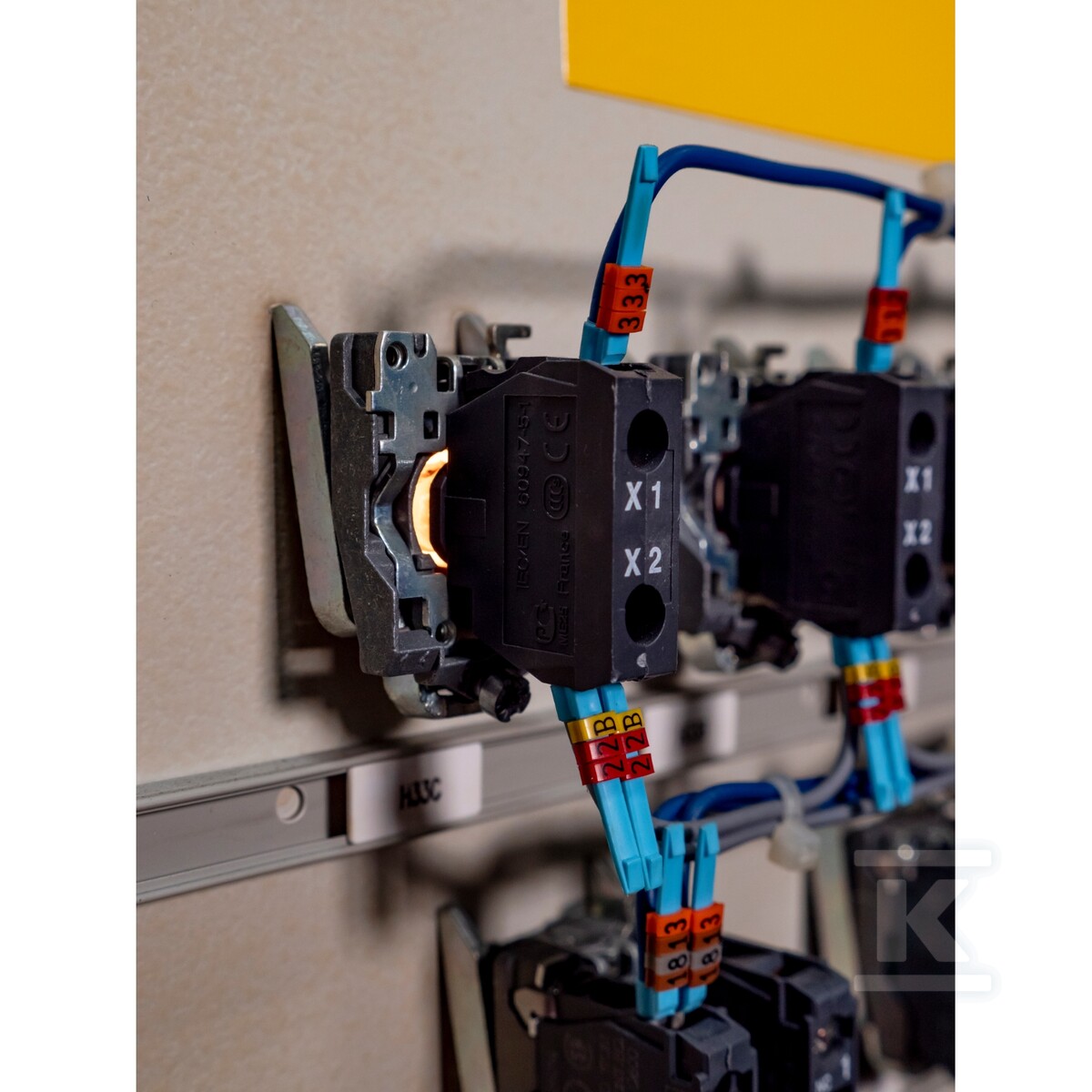 Corpo de botão LED 24 120V metálico - ZB4BVBG1