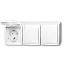 Gniazdo SCHUKO z przesłonami potrójne z klapką stopień ochrony: IP44 poziomy Ocean biały alpejski 2300/3 EBW-54