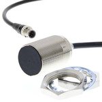 Czujnik zbliżeniowy, indukcyjny, niklowo-mosiężny, krótki korpus, M30, osłonięty, 23 mm, DC, 3-przewodowy, PNP NO, IO-Link COM3, M12 przewód z wtyczką Smartclick, 0,3 m, E2E-X23B1T30-M1TJ 0.3M